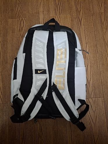 Satılır: Nike brendinə məxsus ağ rəngli idman çantası. Heç bir zədəsi — 2