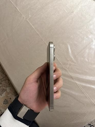 usaq kamera: IPhone 15 Pro, Natural Titanium, Face ID — 2
