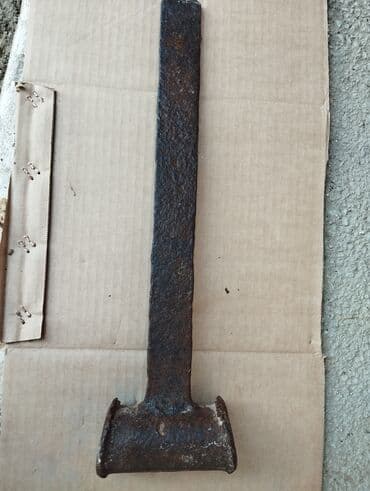 Bıcaq itiləyicilər: Məhsul: Dəmir külüng başlığı və taxta saplı külüng Təsvir: - Ağır — 1