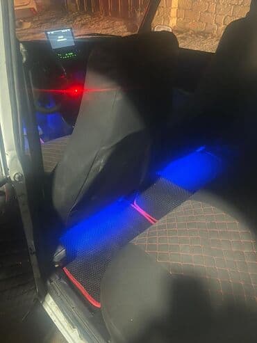 lider disk 07: LADA 2107, ağ rəng. Klassik kuzov, arxa ötürücülü sedan. Avtomobilin — 4