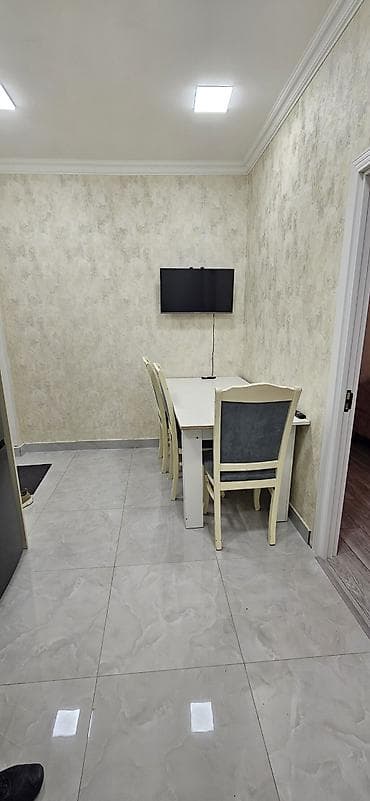 kreditle evlerin satisi: Xırdalan Yeni Bazarın girişi,Dostlar Mtk yeni tikili binanın 2ci — 3