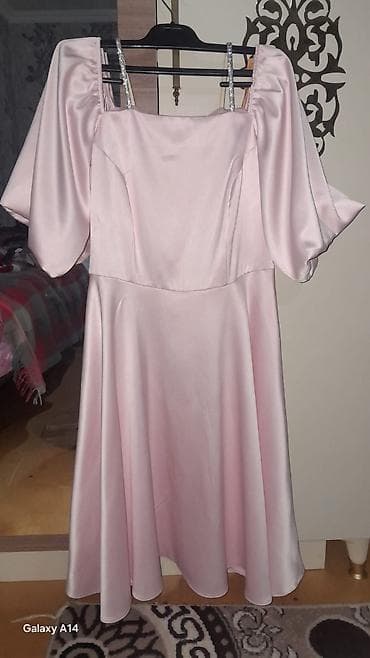 qol satlar: Cəmi 1 dəfə toya geyinilib özü 100 manata alınıb.Toy, nişan — 5