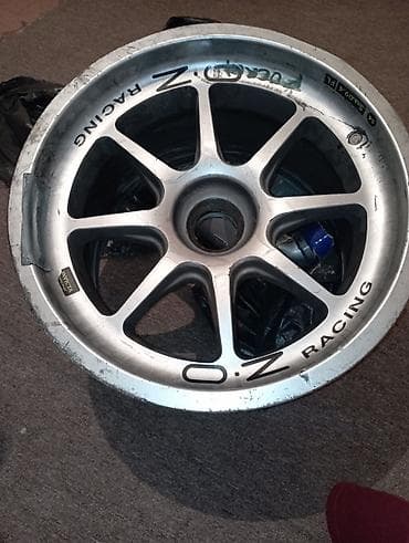 moto teker: Formula 1 həvəskarları üçün F1disqi yarış masin üzərindən çıxıb.OZ — 3