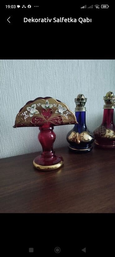 Dekorativ salfetka qabı - Material: rəngli şüşə - Rəng: bordoya çalan lalafo.az -da Dekorativ salfetka qabı - Material: rəngli şüşə - Rəng: bordoya çalan