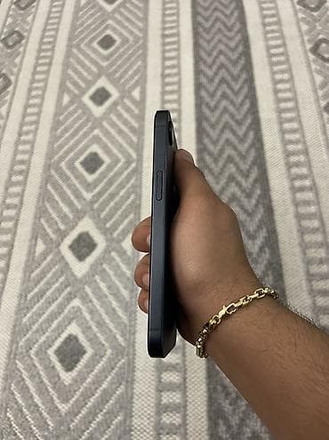 ipad 6 plus: IPhone 16e, 128 GB, Qara — 3
