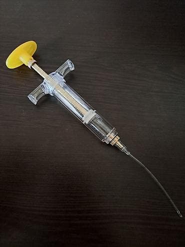 Quşlar: Tutuquşuların Əllə bəsləmə şprisi. Hər birimiz tutuquşu əldə — 4