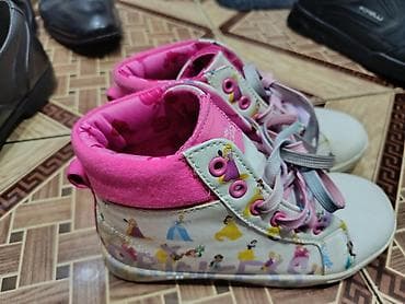 Праздничные костюмы: Uşaq qızları üçün yüksəkboy idman üslublu ayaqqabı - Dizayn: ağ əsas — 3