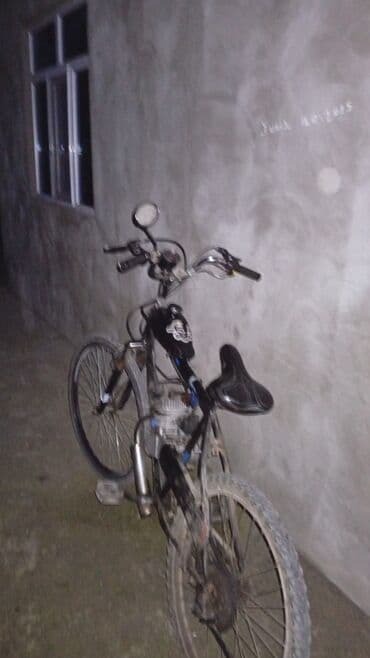 sukutur motor: Mühərrikli velosiped - Çərçivə: klassik dağ velosipedi tipli, qara — 1