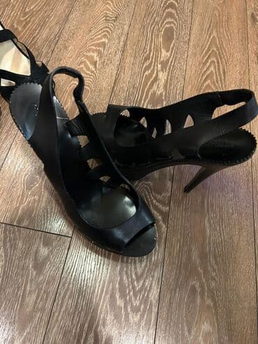 женские босоножки на танкетке: Ölçü: 38.5, rəng - Qara, İşlənmiş — 2