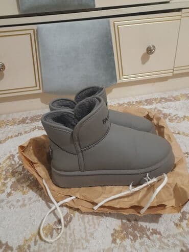 Tərliklər: Qısa uclu, boz rəngli qış botları - Model: “FASLON” yazılı, qısa — 1