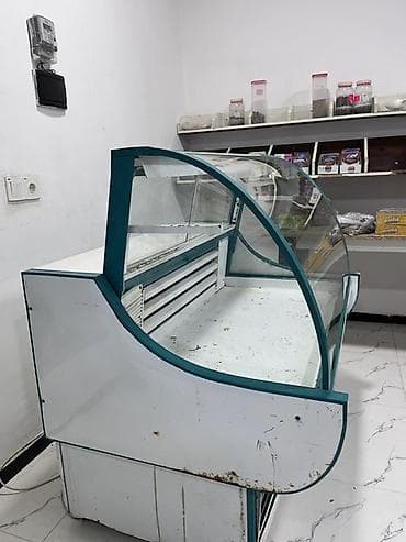 bar vitrini: Soyuduculu vitrin – şüşə önlü, üstdən işıqlı nümayiş zonasına — 5