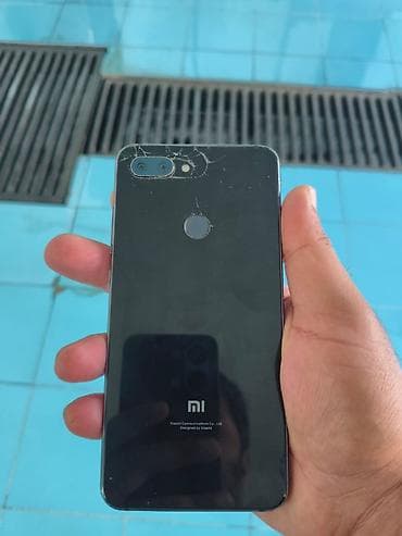 mi airdots: Xiaomi Mi 8 Lite, 64 GB, rəng - Qara, 
 Qırıq — 3
