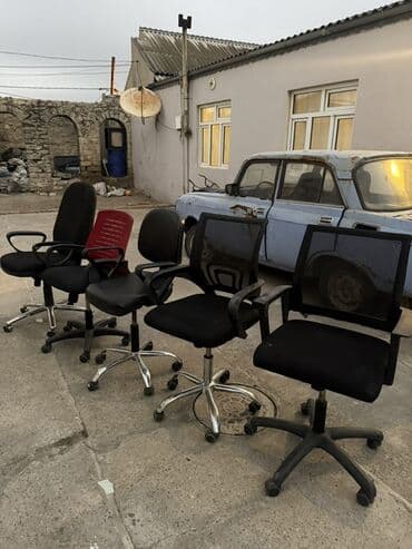 офисное кресло: С колесиками, Рукояти не регулируются, Ткань — 1