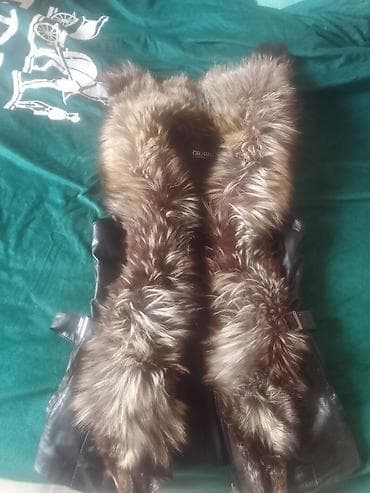 deri kurtkalar qadin ucun: Qadınlar üçün xəz detallı dəri jilet - Ön hissə: qalın və sıx, uzun — 2