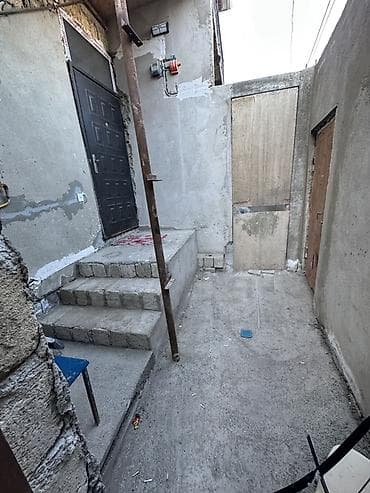 sumqayitda tecili satilan evler: Azadliq metrosuna yaxin Resulzade qesebesinde 100 nomreli mektebin — 10