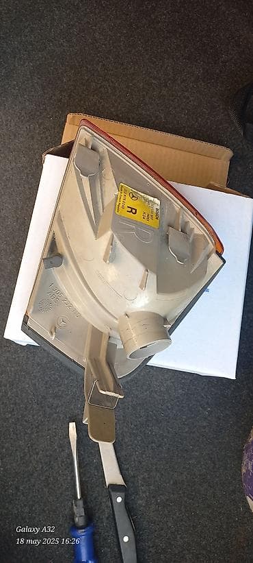 mersedes ehtiyyat hisseleri: Mercedes-Benz sağ dönmə işığı farası - Orijinal ehtiyat hissəsi — 2