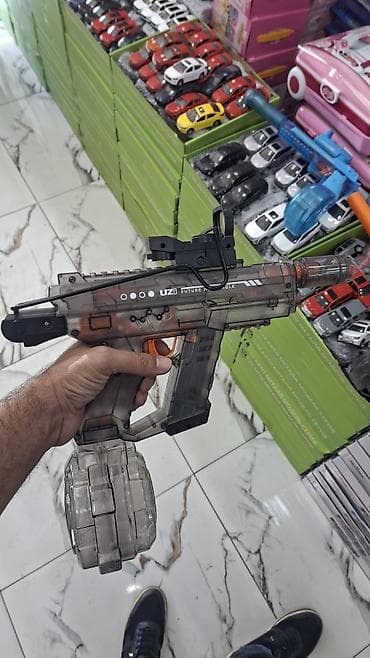 oyuncaqlari: ● Bu, "Uzi Ice Horn" modeli olan elektrikli su tapançasıdır ● Tapança — 2