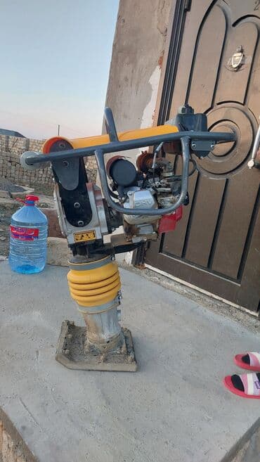 сдам контейнер на ортосайском рынке: Vərdənə Icaresi,Torpaq kiplesdirici 3 ton udar vurur . icarede verilir — 2