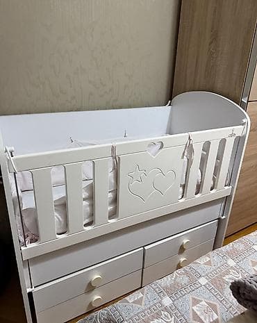 Oğlan və qız üçün, Dördbucaq, Beşik, Dəst ilə, Yellənmə mexanizmsiz