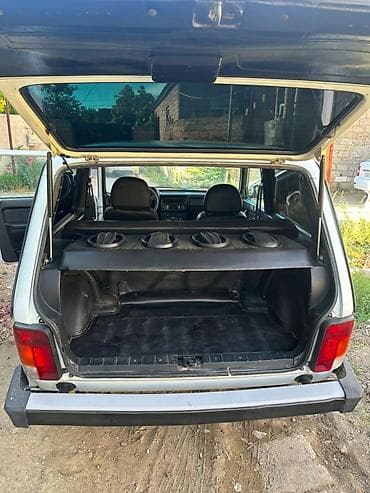 niva 4 qapi: VAZ (LADA) 4x4 Niva: 1.7 l | 2012 il 240000 km Ofrouder/SUV — 4