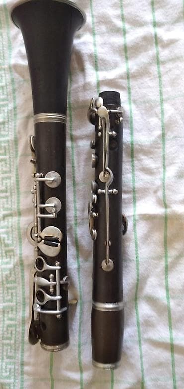 Gitaralar: Klarinet – 2 hissəli korpus və metal mexanizmlər - Alət: Klarinet — 1