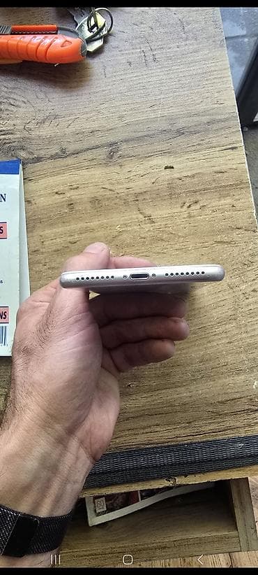 philips xenium 9@9d: IPhone 8 Plus, 64 GB, Matte Gold, Barmaq izi — 3