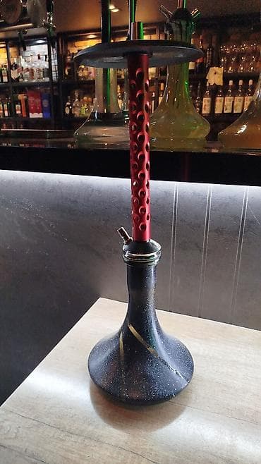 Qadın ayaqqabıları: Şahmat naxışlı mat qara şüşə kolbaya və alüminium gövdəyə malik Qəlyan — 1