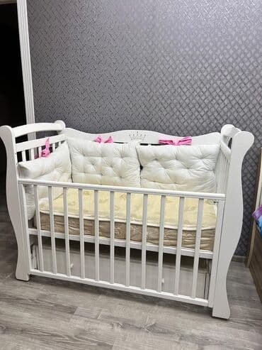 yas tortlari: Oğlan və qız üçün, Dördbucaq, Beşik, Dəst ilə, Matras ilə, Yellənmə mexanizm ilə — 2