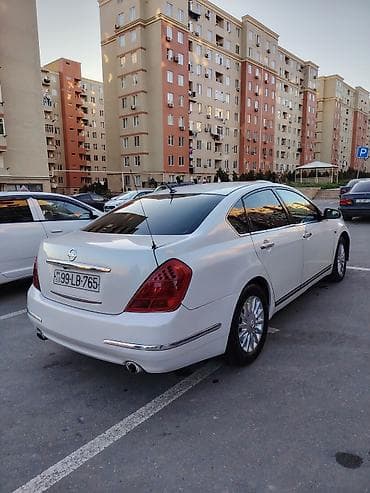 tesla model 3: Nissan Teana: 2.3 l | 2005 il Sedan — 4