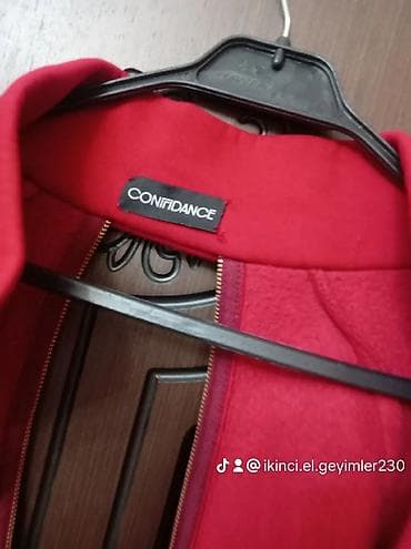 Личные вещи: Qırmızı iki hissəli idman dəsti – CONFIDANCE brendi - Ölçü: 40–42 — 2