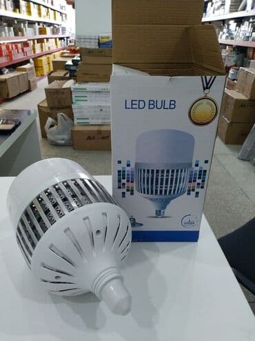 lamp: Bu LED lampa ağ rəngdədir və sənaye tipli dizayna malikdir. Effektiv — 1