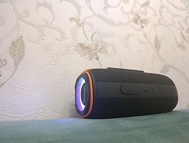 portativ dinamik: Daşınan Bluetooth akustik kolonkadır. Silindr formalı, qara rəngdə — 4