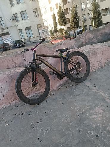 volesbet: Dağ/trekking tipli velosiped - Rəng: mat qara gövdə, bənövşəyi sükan — 3