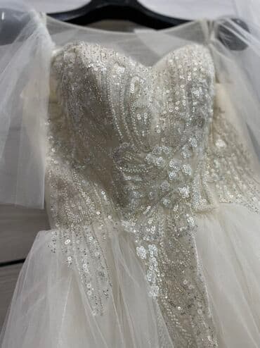 Gəlinlik – zərif tüllü və payetli - Rəng: süd ağ - Model: A-line/bal