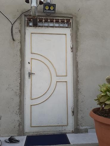 seyf qapıların qiyməti: Demir qapi 230/97sm
115azn
Saray qes 8718 leli — 1