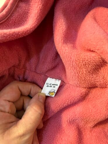 uşaq paltarı: Defacto markası. 12-18 aylıq qız uşağı üçün. 2 yaşlı uşaqda geyinə — 6
