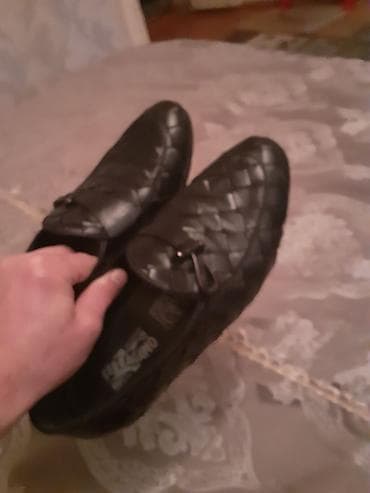 Botinkalar: Gencede satilir ici colu deri Salvatore Ferragamo üslubunda kişilər — 3