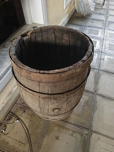sef qapları: Taxta çəllək - Material: qalın taxta lövhələr, iki metal halqa ilə — 1