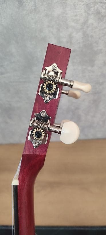 gitara tornado: Mahalo ukulele təqdim olunur. Alət klassik başlıq quruluşuna malikdir — 3