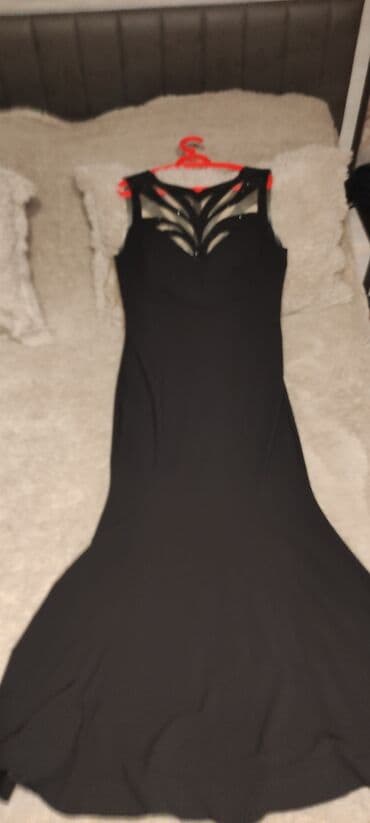 hörümçək adam paltarı: Toy libasi.Bir defe geynilib. 100 man
Razmeri 42/44 — 3