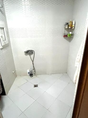 kiraye magazalar: 2otaqlı mənzil – rahat planlama və zövqlü interyer - Geniş qonaq — 8