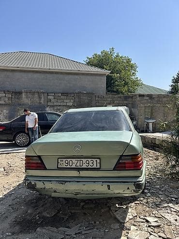 mercedes e class: Mercedes-Benz W124: 2.5 l | 1991 il Sedan — 4