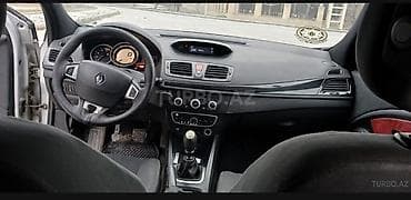 afto.az: Renault Megane III, gümüşü rəng, hetçbek kuzov. Əsas xüsusiyyətlər: - — 6
