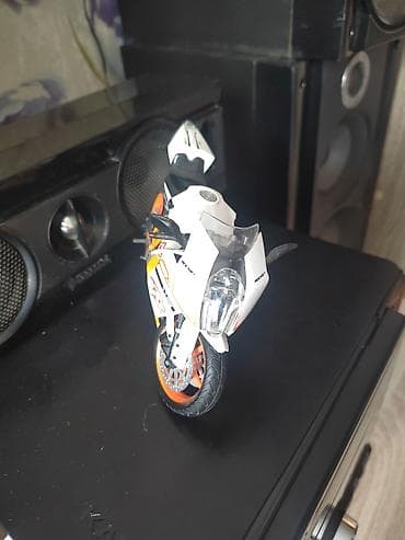 cd disk: Kolleksiya üçün motosiklet modeli - Tip: idman motosikleti maketi - — 4