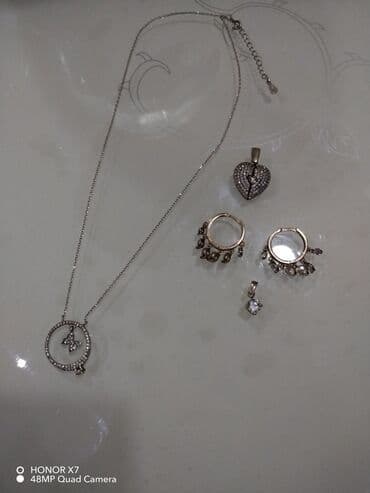 tek qaw uzukler: Dəst satılır gümüşdü hamısının üstündə925prob yazırZərgərlik dəsti - — 1