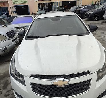 audi 80 2.8 mt: Chevrolet Cruze — 2