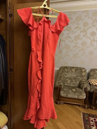 eco silim: Qırmızı ruffle detallı qadın paltarı - Model: Qoltuqaltı nazik — 2