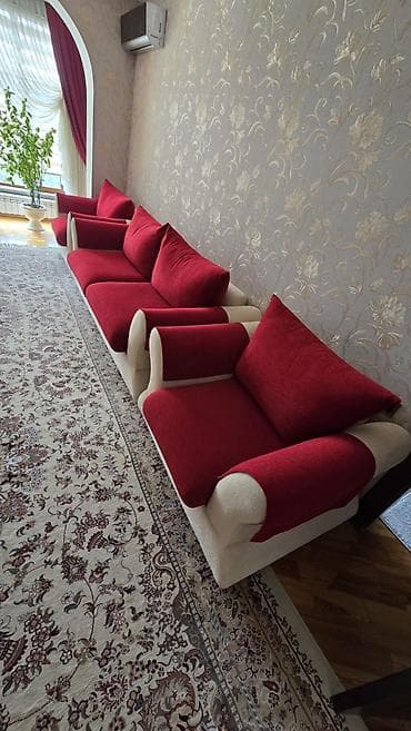 divan olcusu: Qonaq otağı üçün yumşaq mebel dəsti. Dəstə 1 ədəd üçyerlik divan və 2 — 1