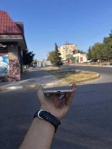 intel core i3 12100f: IPhone 8 Plus, Qızılı, Simsiz şarj — 2