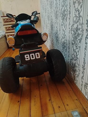 uşaqlar ucun tekerli krosovkalar: Uşaq üçün elektrikli üçtəkərli motosiklet - Rəng: mavi-qara, sport — 1